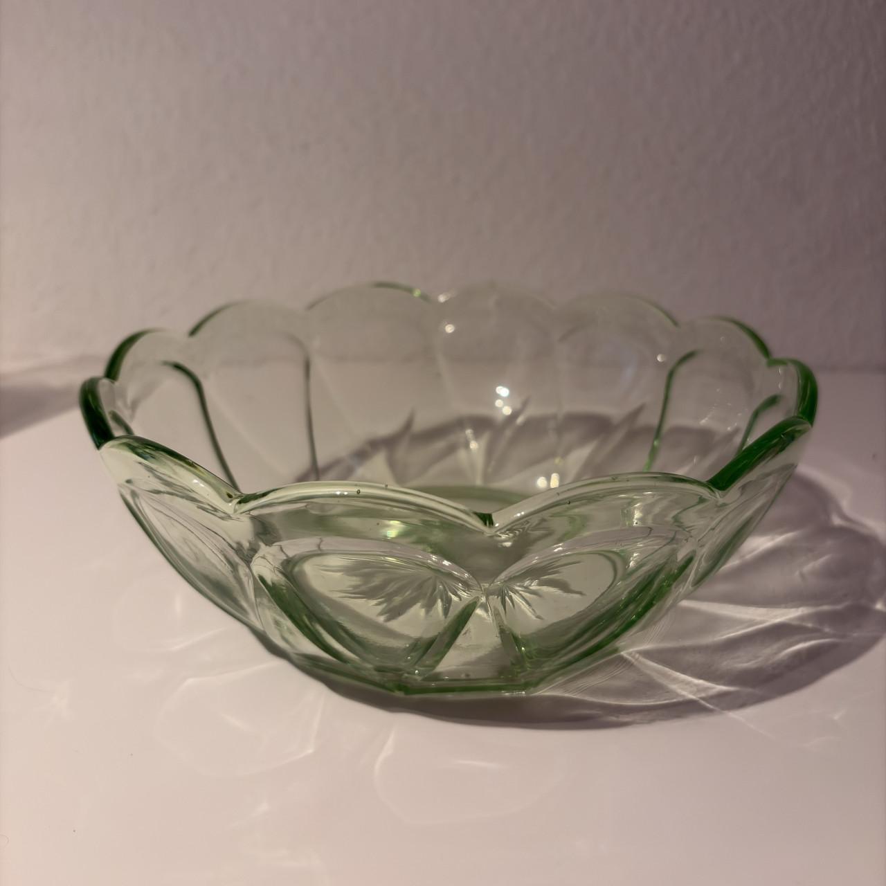 Uranium schaal 20 cm, uv395