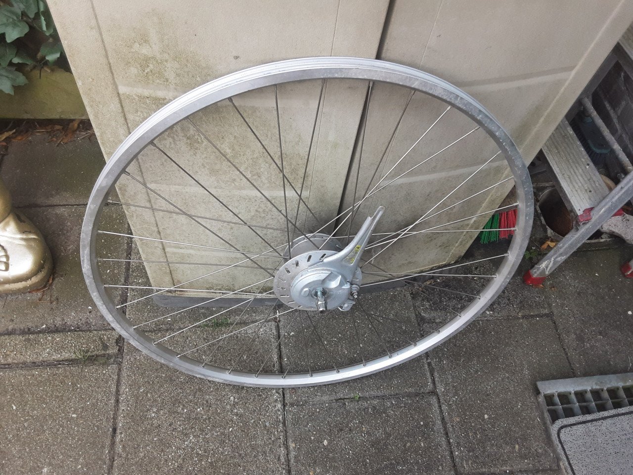 28 inch nexus voorwiel, naafdynamo, rollerbrake rem