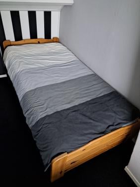 Grenen (logeer) bed