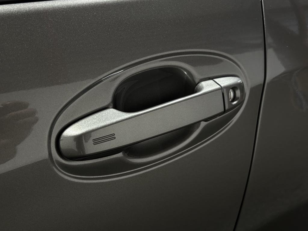 Toyota Yaris 1.5 hybrid dynamic bi-tone | camera | navi |