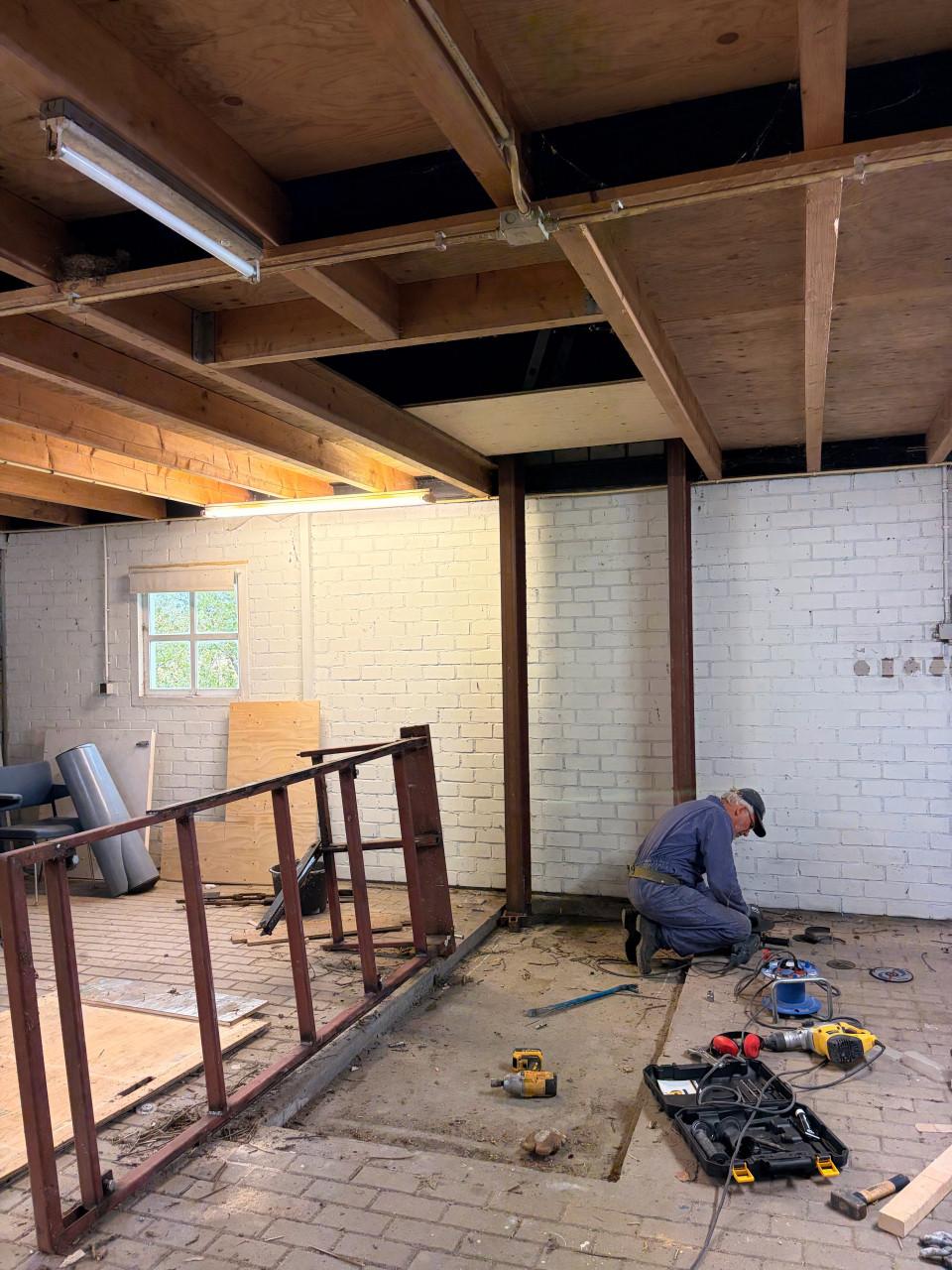 GRATIS staalprofielen 2000mm x 5300 lang plus werklift van staal