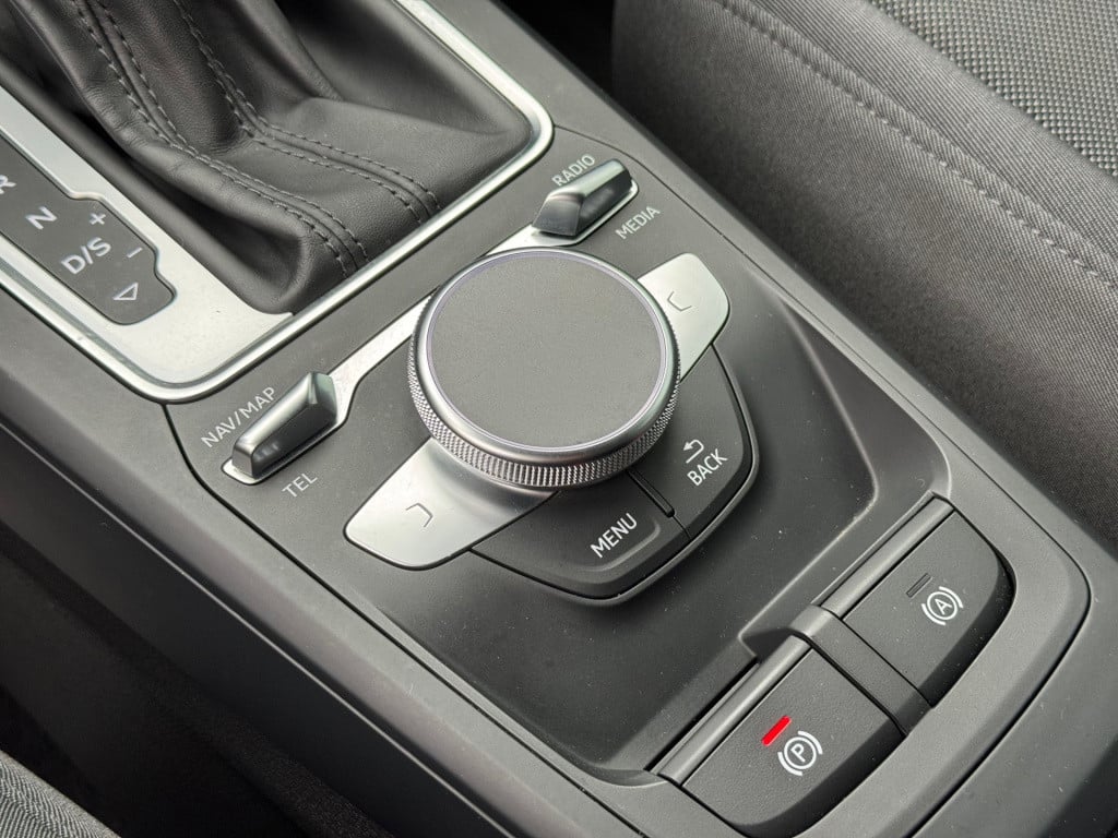 Audi Q2 35 tfsi matrix led * camera * stoelverwarming * acc * keyless