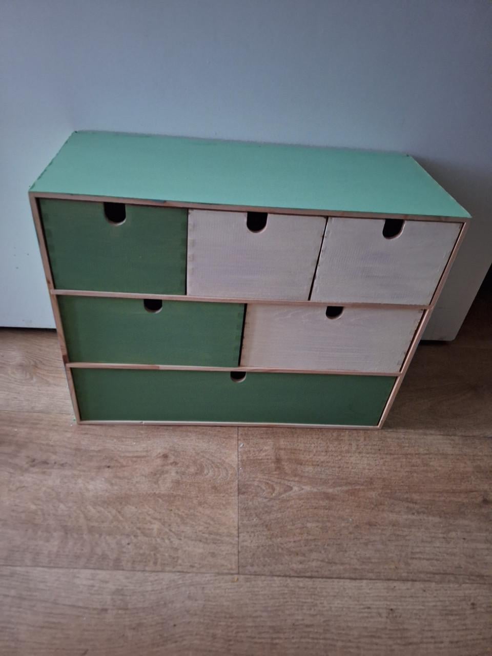 Laag ladenkastje