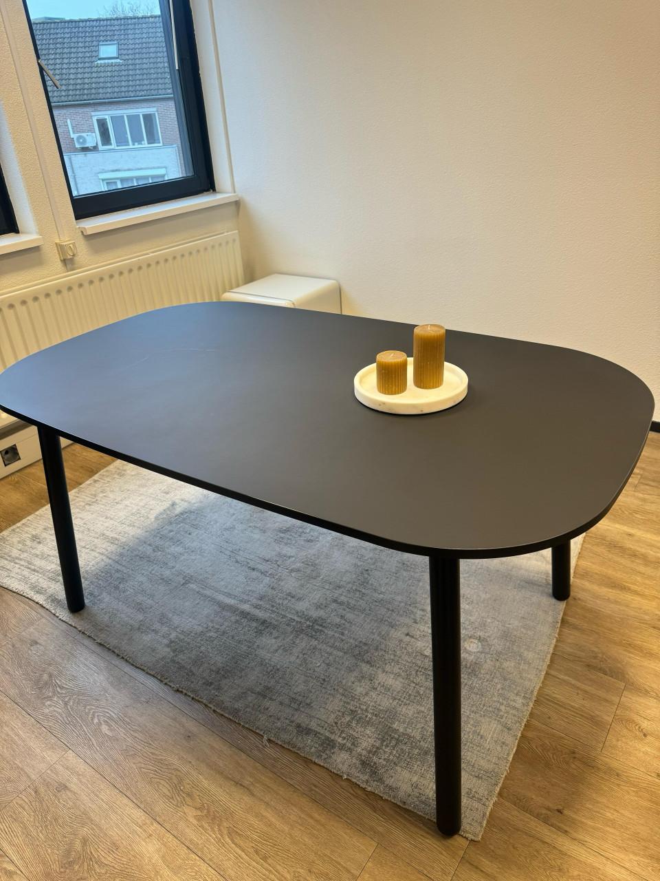 IKEA tafel mat zwart 160x95cm.  in goede staat