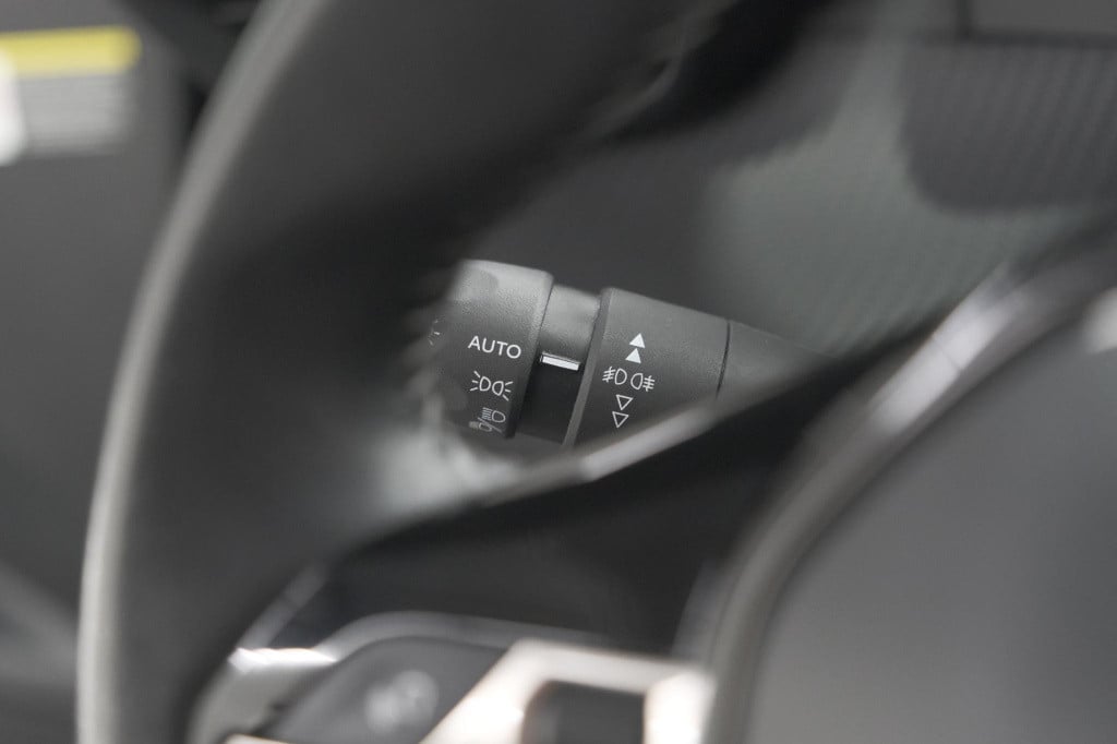 Peugeot 2008 puretech 130 blue lease allure | camera | navigatie | apple ca