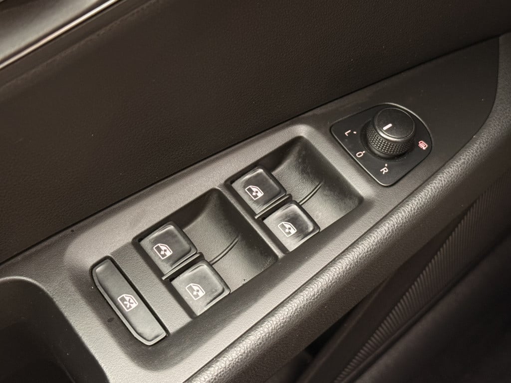 Seat Leon 1.0 ecotsi style connect | pano | camera | apple carplay | trekha