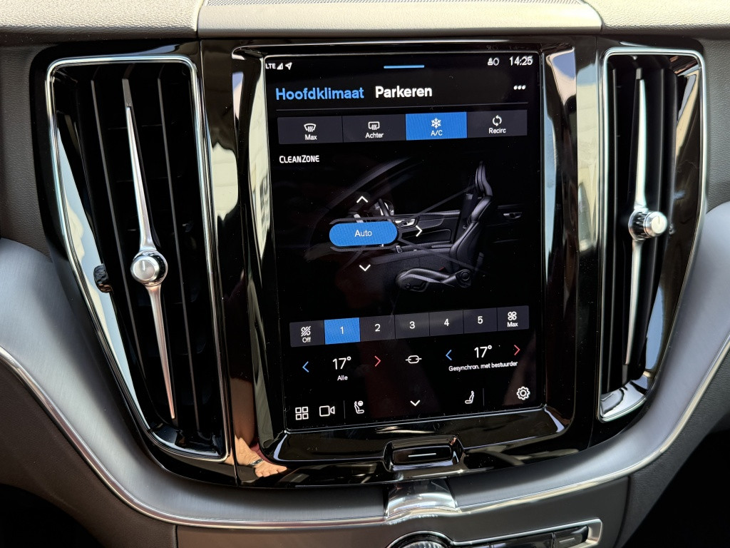 Volvo XC60 t6 awd gt essential driver assist