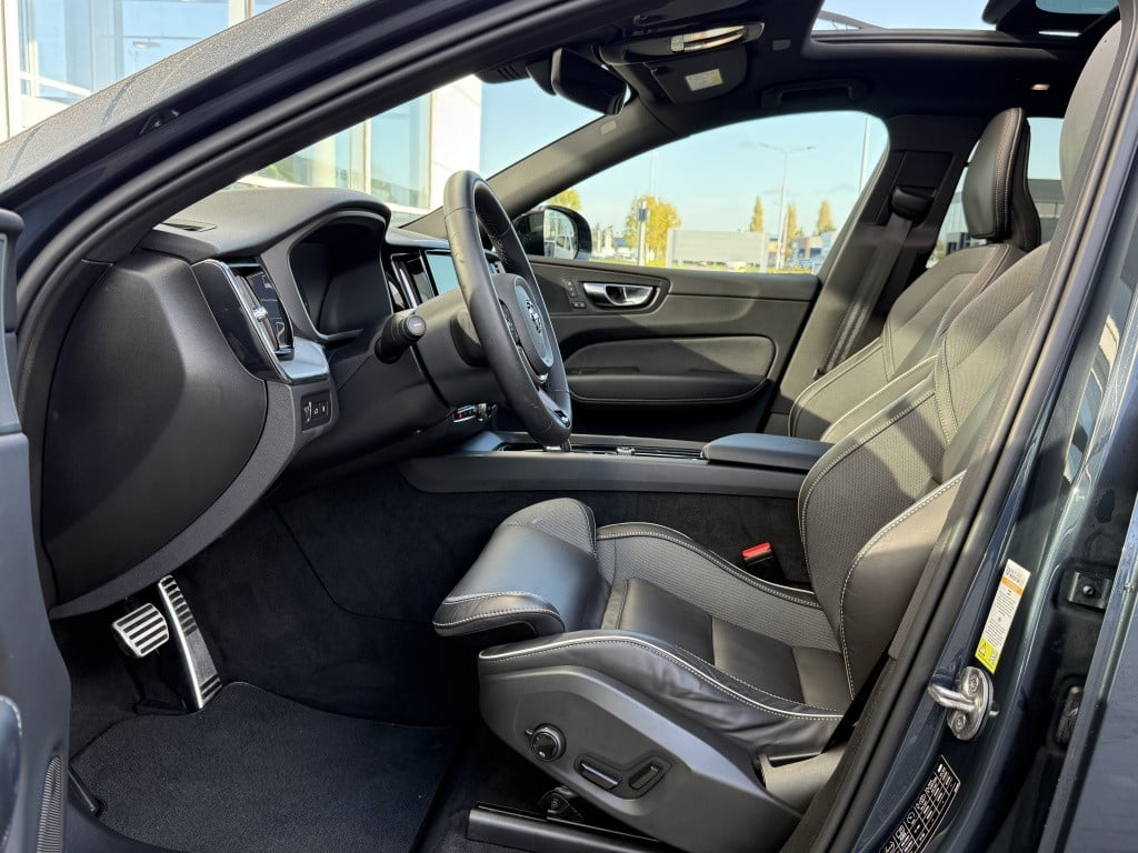 Volvo XC60 t8 455pk recharge plus dark| panodak| adap.cruise| trekhaak| ca