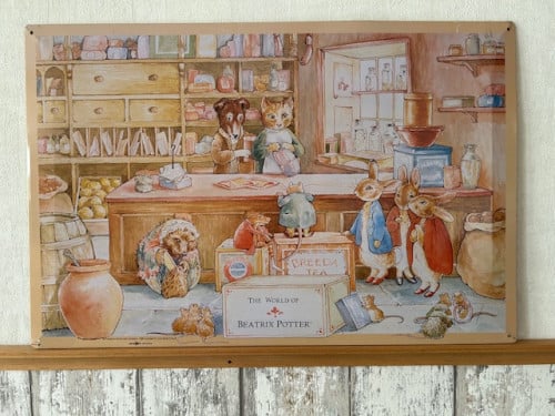 Blikken wandbord van Beatrix Potter.