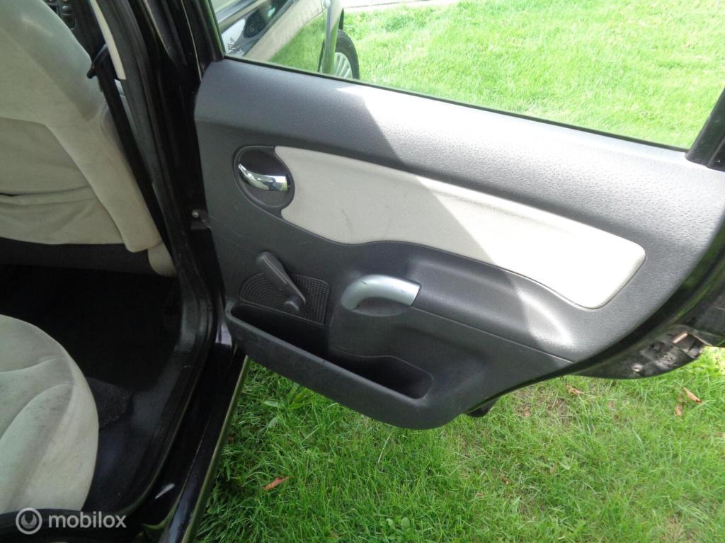 Citroen C3 1.6i-16v exclusive/stuurbekr/airco/trekhaak/apk tot 10-10-2027