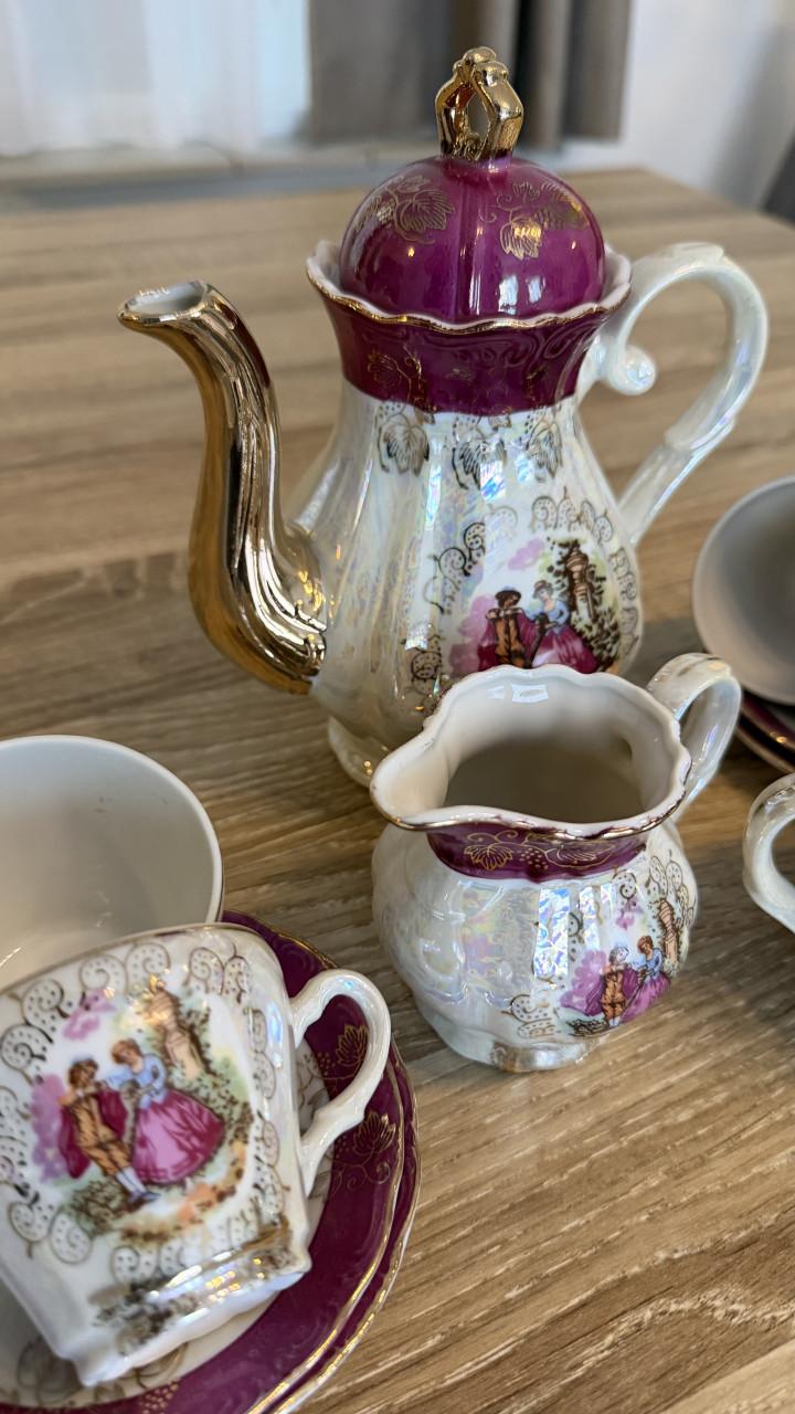 Antiek servies in zeer goede staat