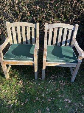 2 zware tuinstoelen teakhout