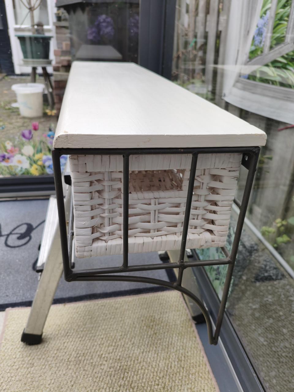 Wandrek met rotan mandjes