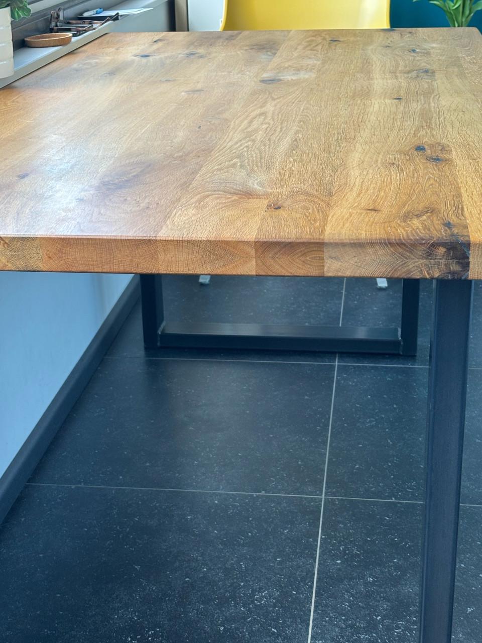 Eetkamertafel