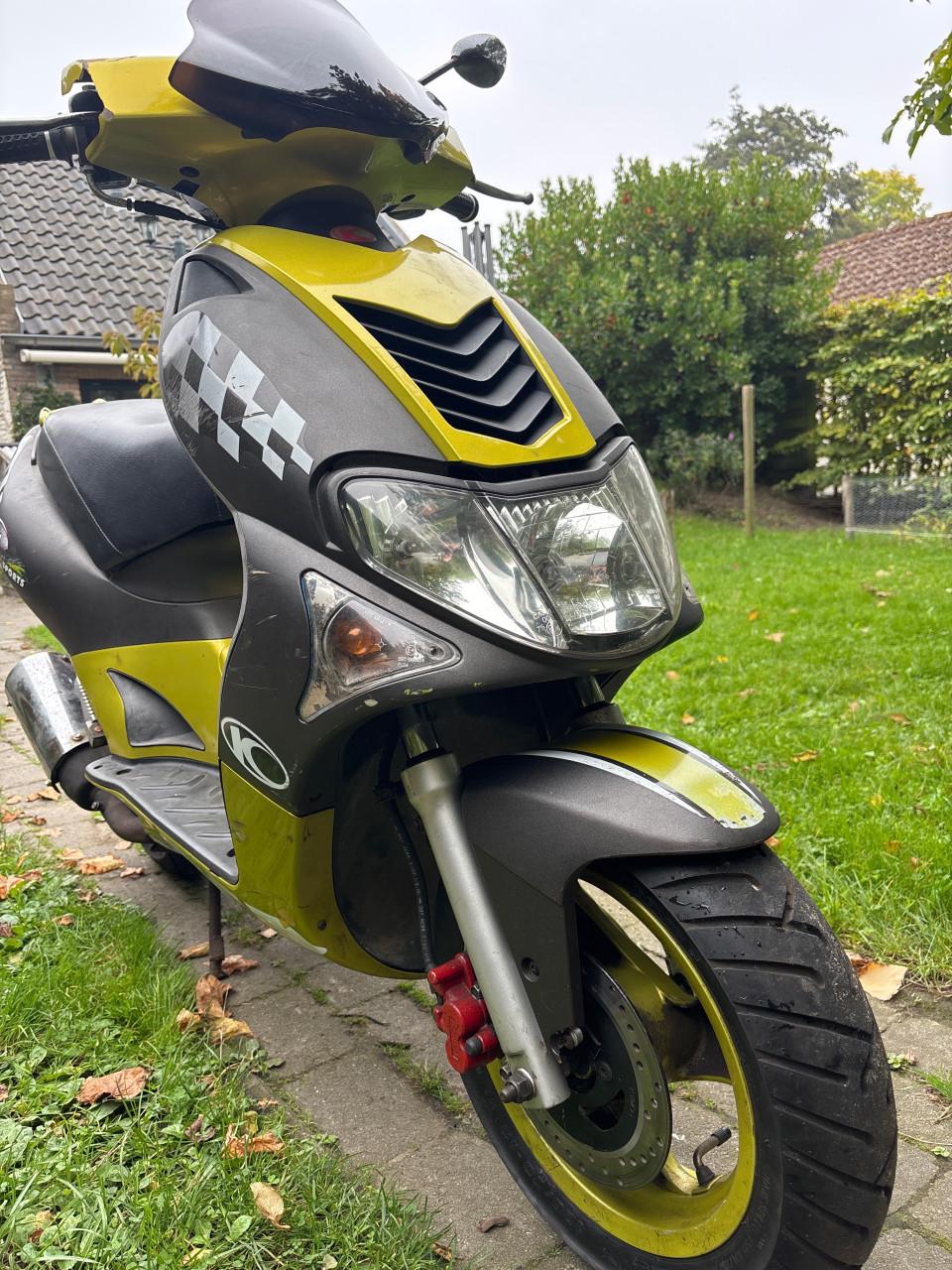Kymco super 9 sports 50cc 2takt geel kenteken