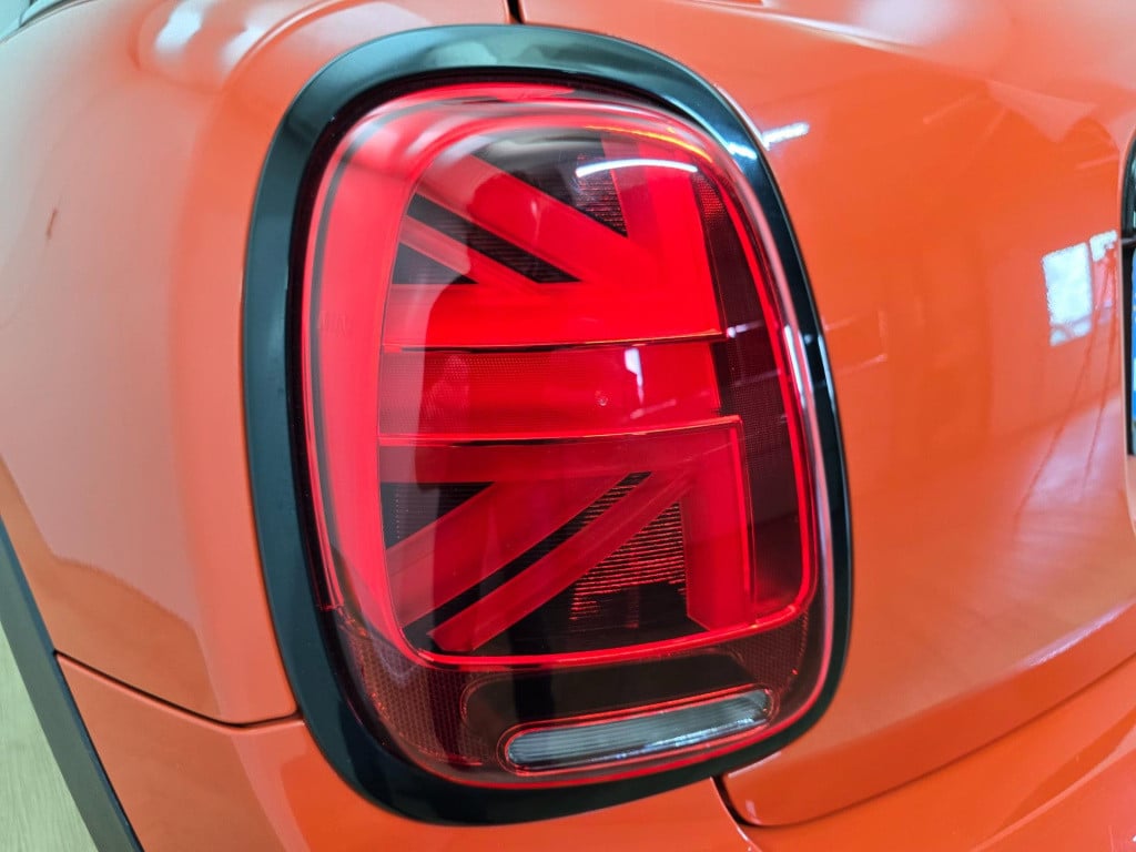 Mini Cooper mini occasion 2.0 automaat | 5 deurs en maar 1 van in nl | twee