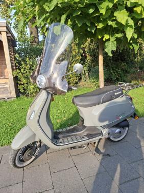 Te koop snor scooter.