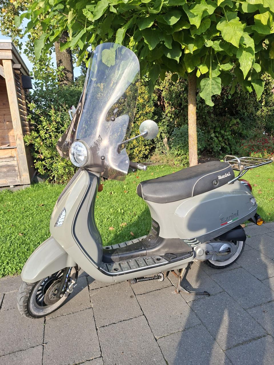 Te koop snor scooter.