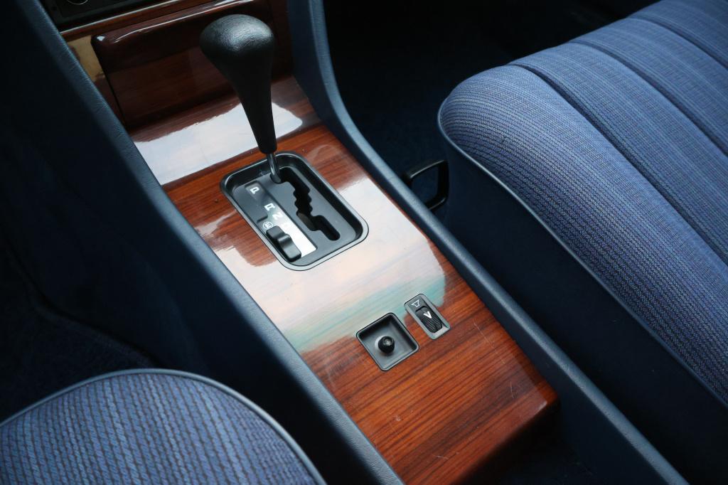 Mercedes-Benz 200 200-500 (w124) 260 e l 6 cilinder l nederlandse auto l bo