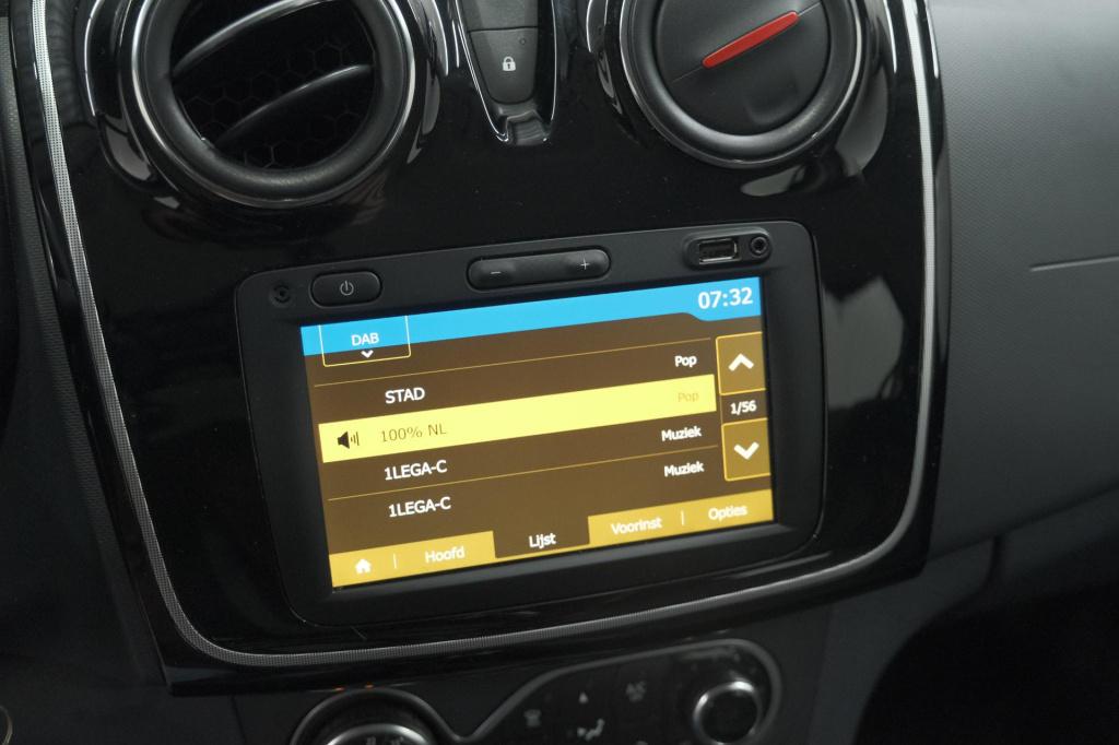 Dacia Sandero tce 90 tech road | trekhaak | navigatie | parkeersensoren