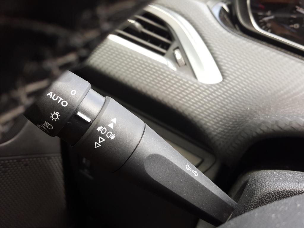 Peugeot 208 allure 1.2 pt-110pk 5d kleurnavigatie applecarplay&androidauto 