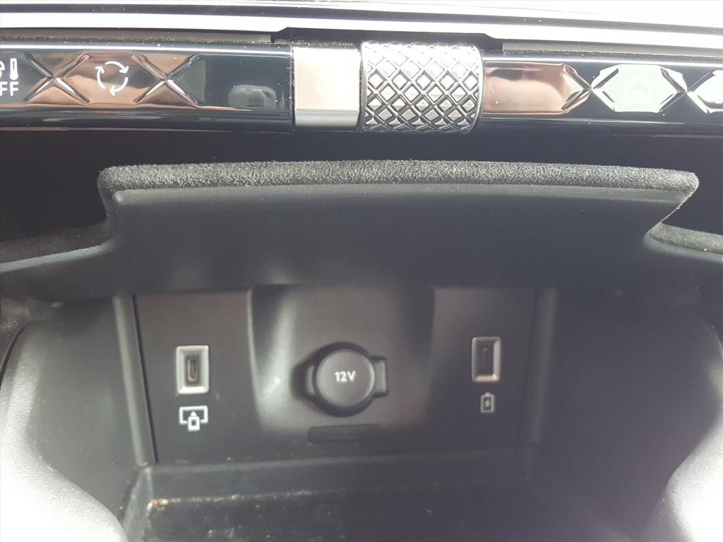 Ds Ds 7 1.6 e-tense 300pk 4x4 aut performance line+