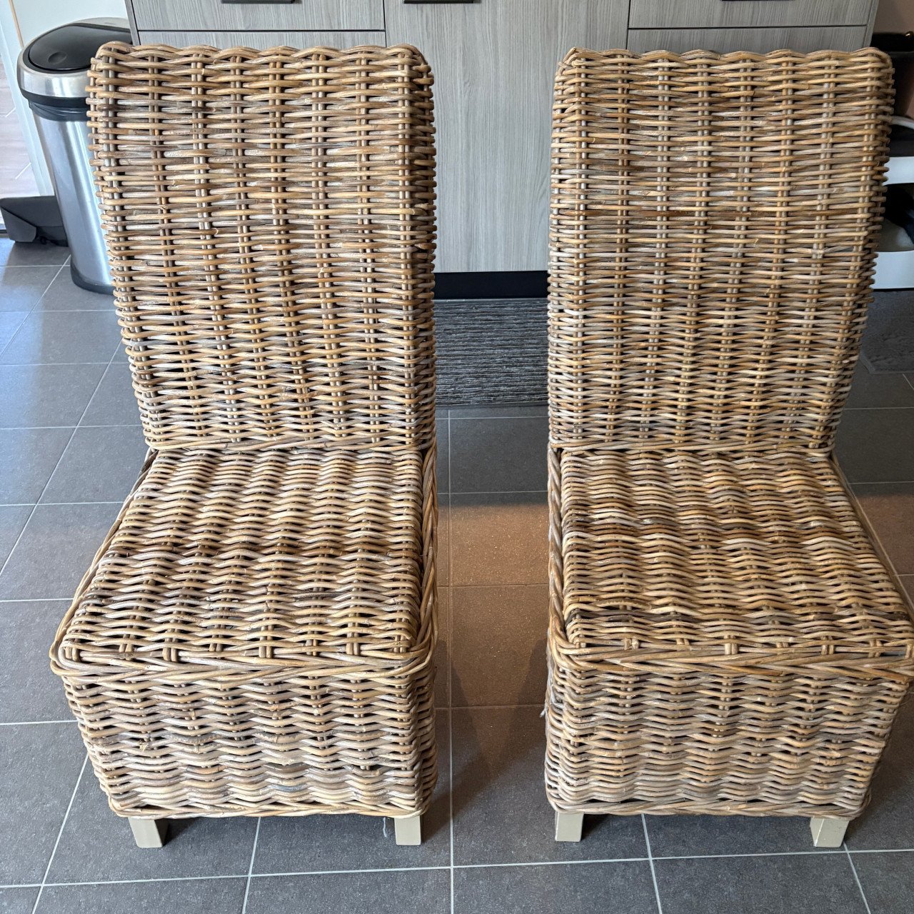 2x eetkamerstoelen IZGST
