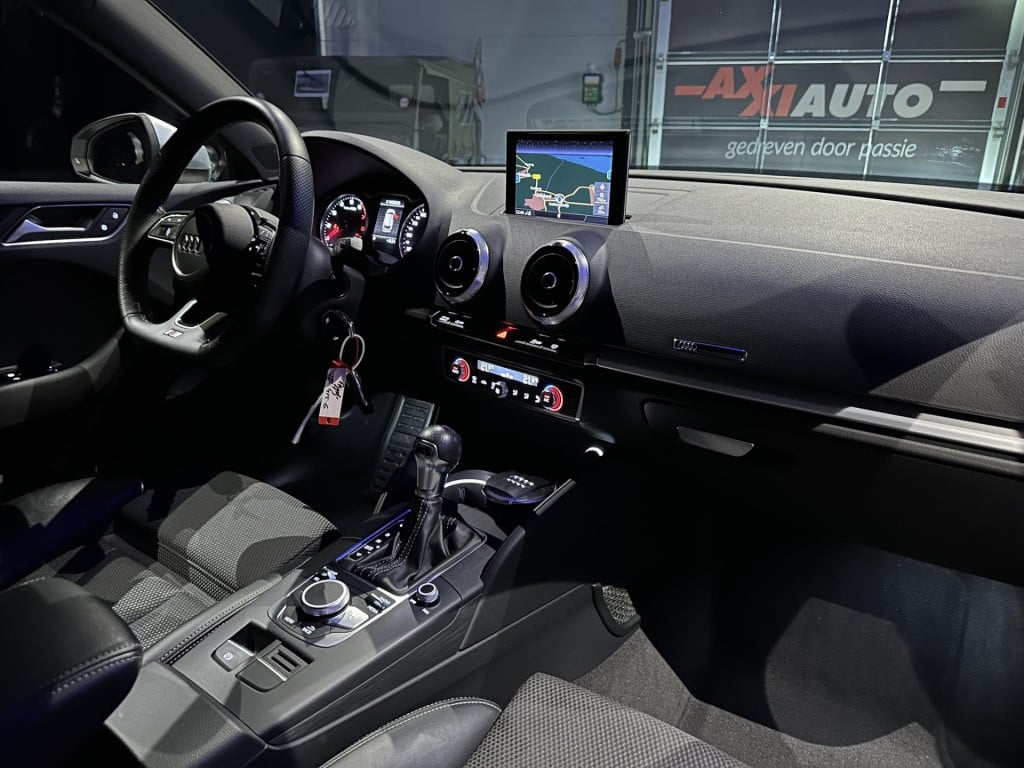 Audi A3 sportback 1.5 tfsi cod sport s line edition *origineel nl*