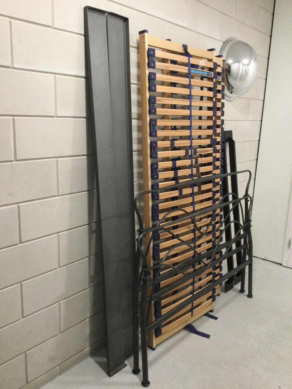Metalen ledikant 140x200cm met twee lattenbodems