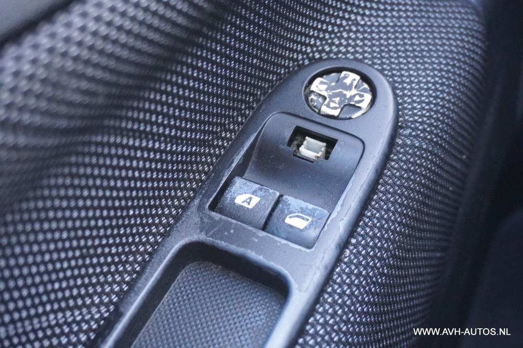 Peugeot 207 1.4 vti xs