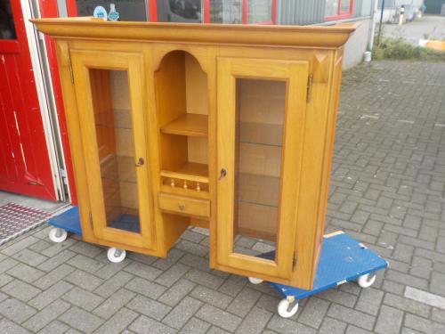 Massief eiken bovendeel van wandmeubel in vrijwel nieuw staat