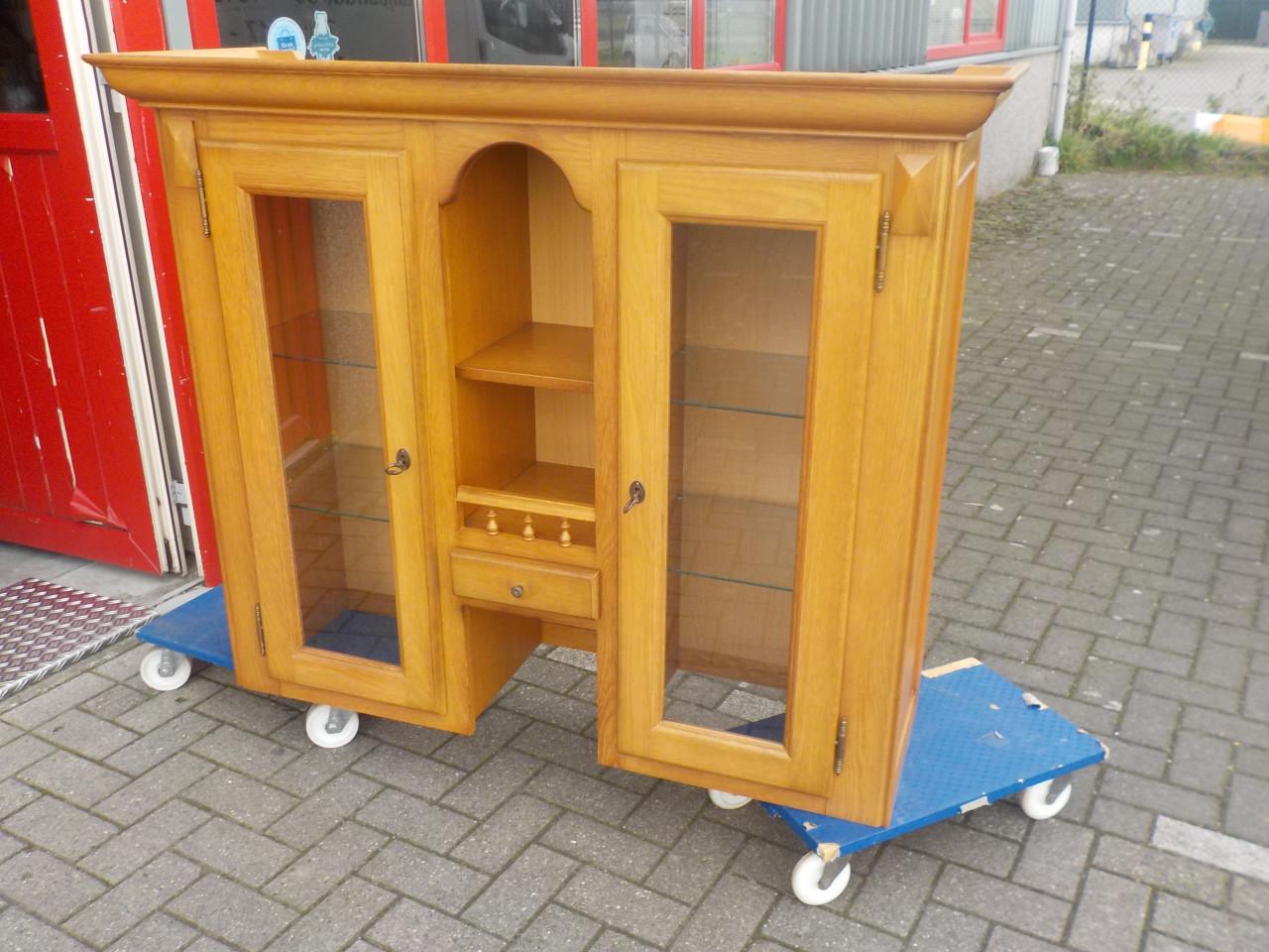 Massief eiken bovendeel van wandmeubel in vrijwel nieuw staat