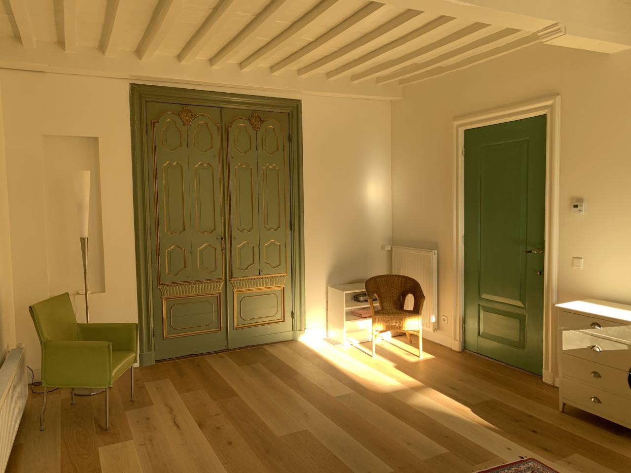 Leuk gemeubileerd studio appartement met gebruik van tuin te huur