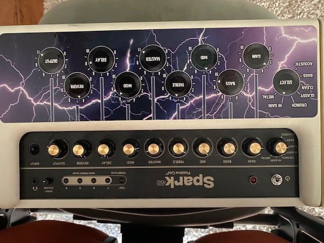 Michael Kelly gitaar plus Spark versterker