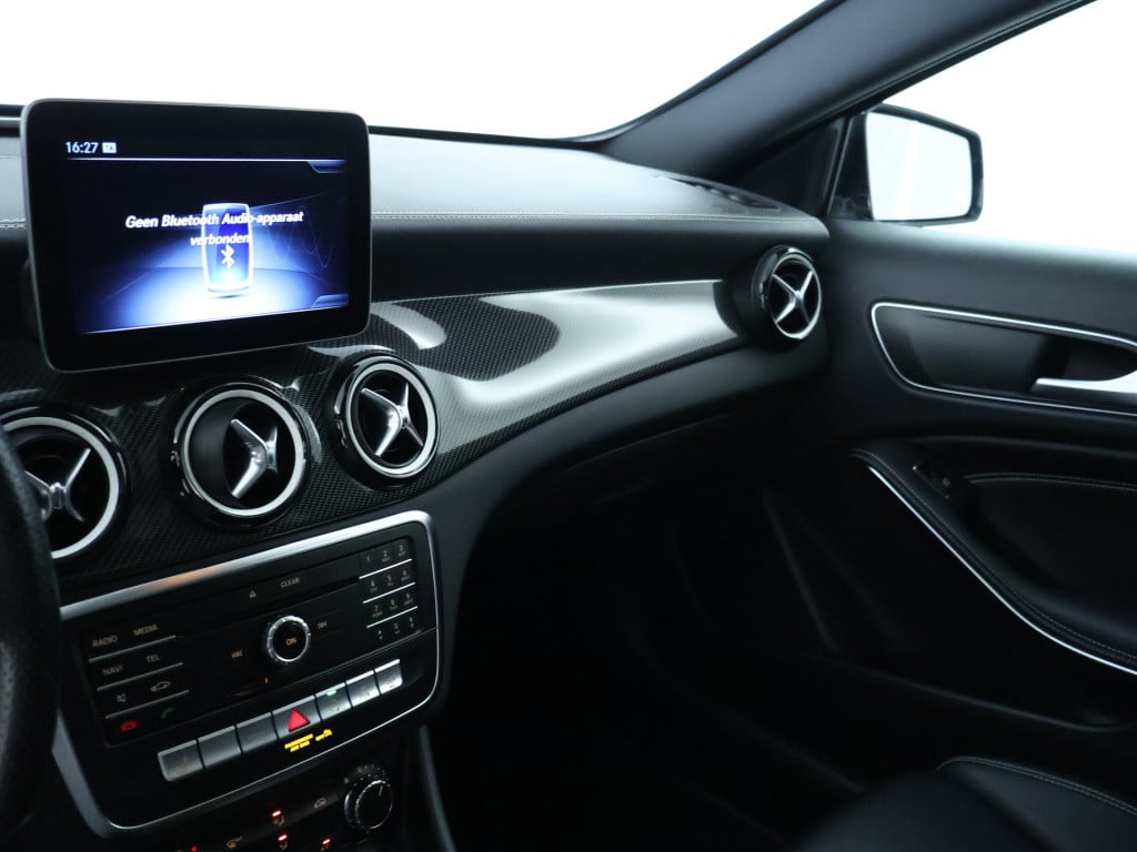 Mercedes-Benz Gla-klasse 180 business solution amg line | panoramadak | cru
