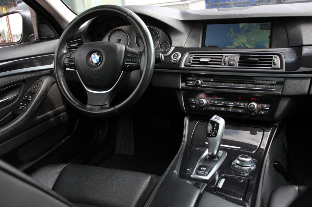 BMW 5 Serie touring 523i high executive | leder | memory | pano | dealer on