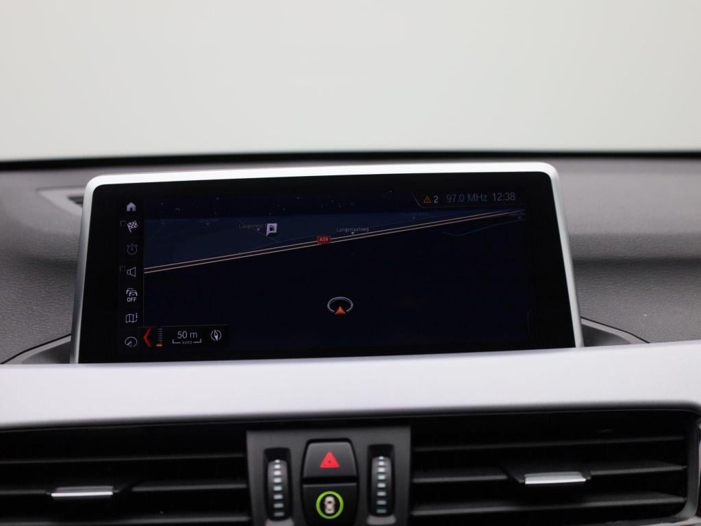 BMW X1 sdrive18i business edition plus | automaat | lmv | trekhaak | parkee