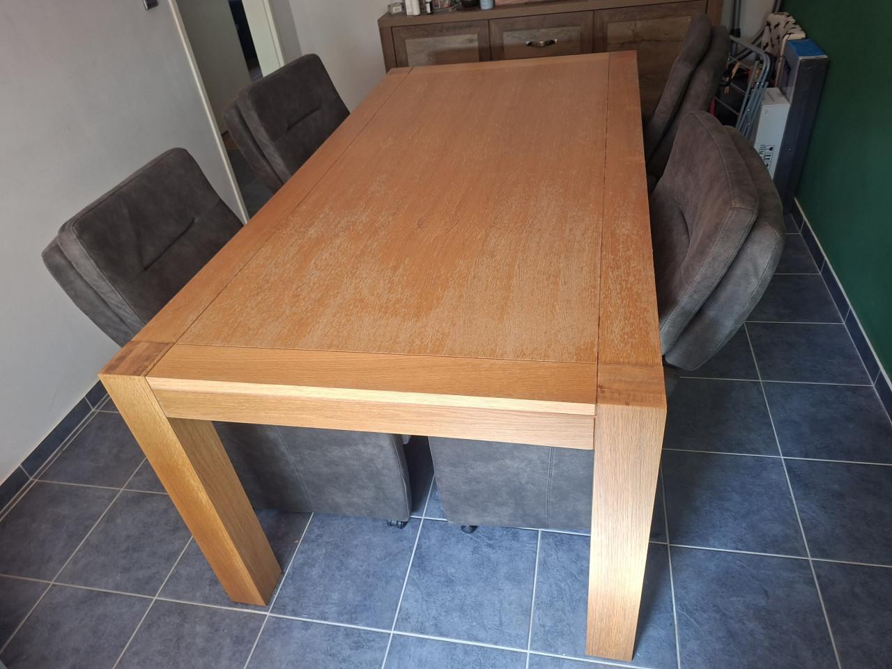 Eettafel van wit eikenhout