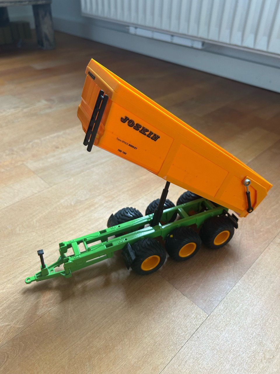 Siku Joskin kiepwagen 1:32