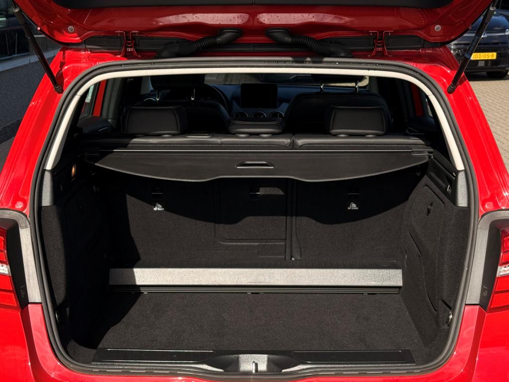 Mercedes-Benz B-Klasse b180 | navi | half leder | stoelverwarming | trekhaa