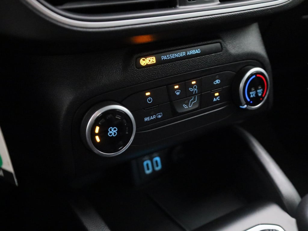 Ford Focus wagon 1.0 ecoboost hybrid trend edition business | cruise contro