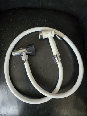 Aqua-jet Handdouche-pistool met kraan en ophangbeugel. Slang 120 cm