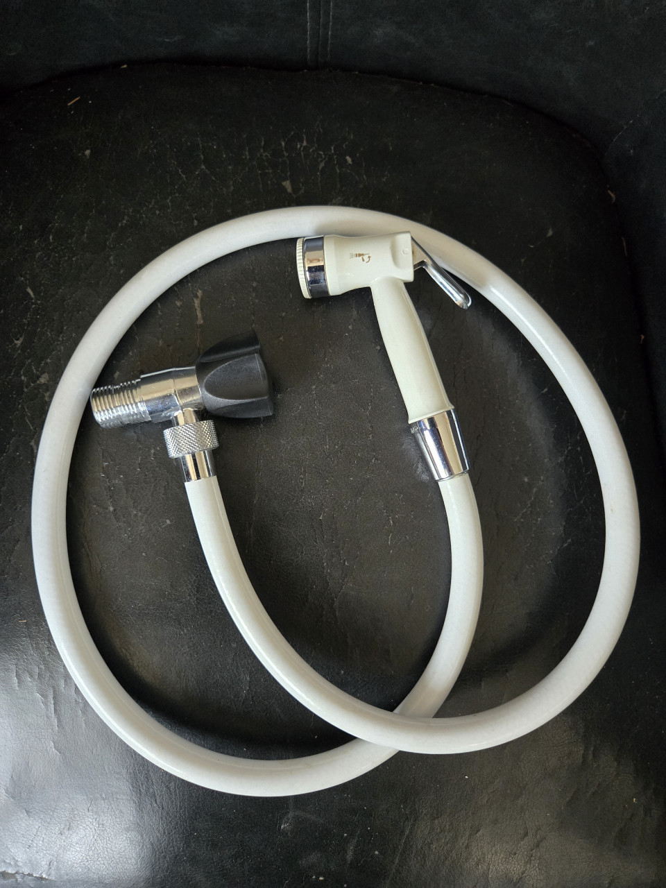 Aqua-jet Handdouche-pistool met kraan en ophangbeugel. Slang 120 cm