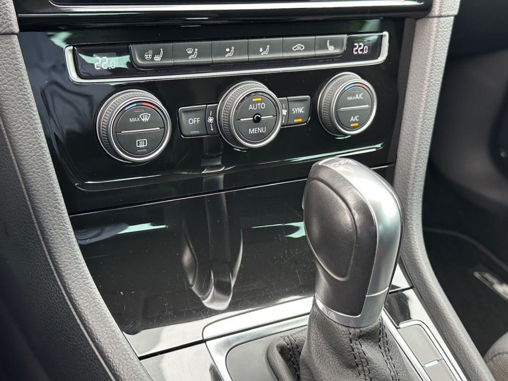 Volkswagen Golf 1.5 tsi 150pk dsg highline | camera | virtual cockpit | tre