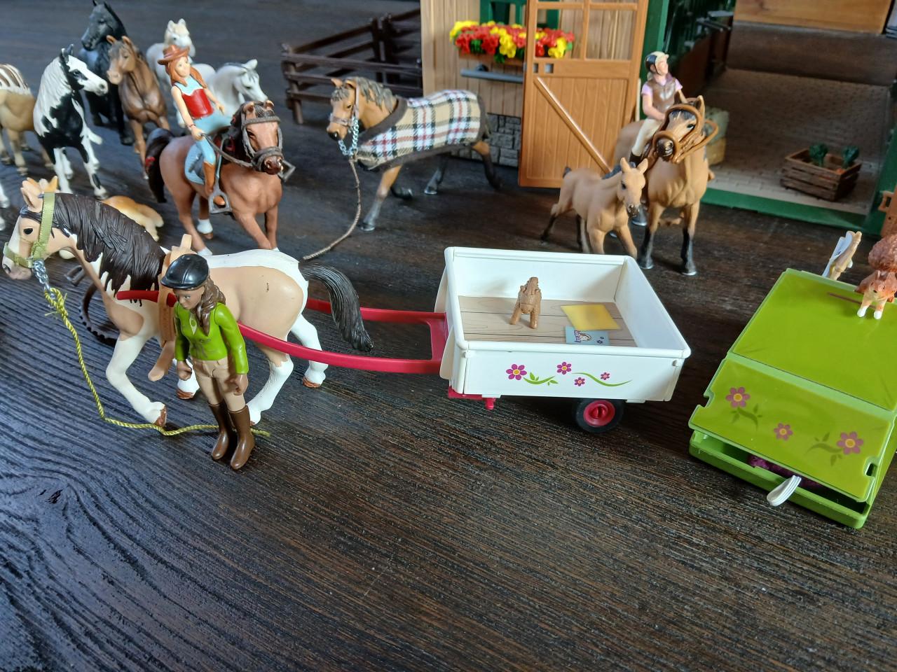 Heel veel Schleich, paarden, manege en meer