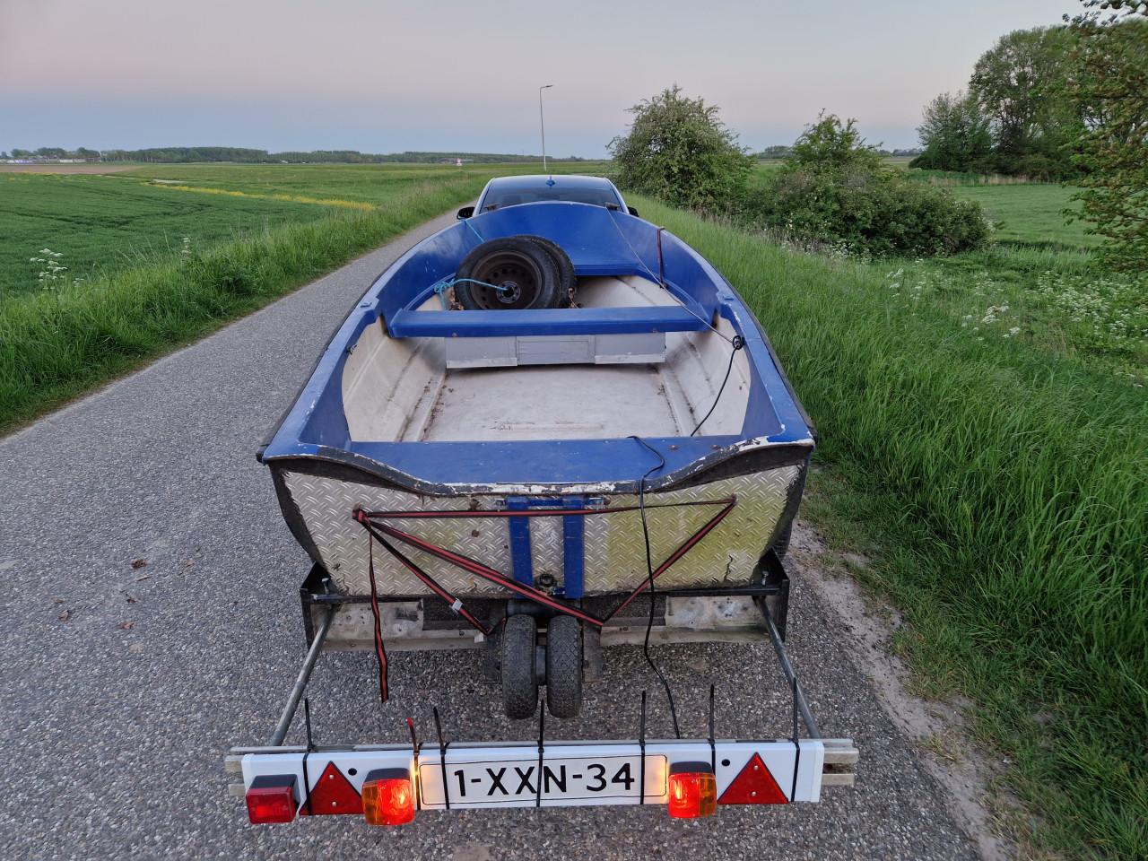 ELAN 401 vis / tour boot met trailer € 650,-