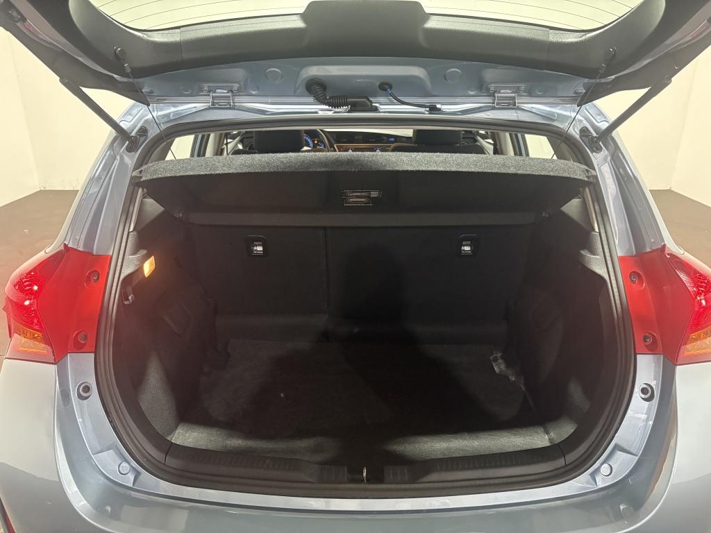 Toyota Auris 1.6 now | lage km-stand |