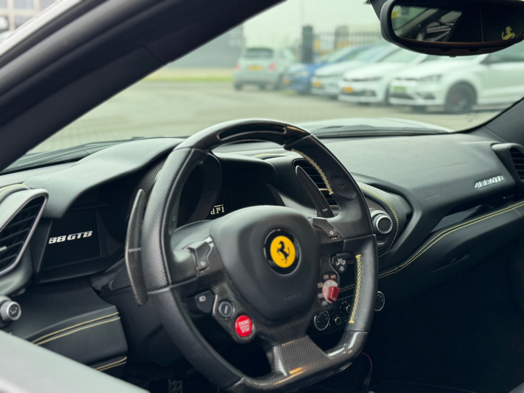 Ferrari 488 3.9 gtb hele * daytona seats * carbon driver zone * dealer onde