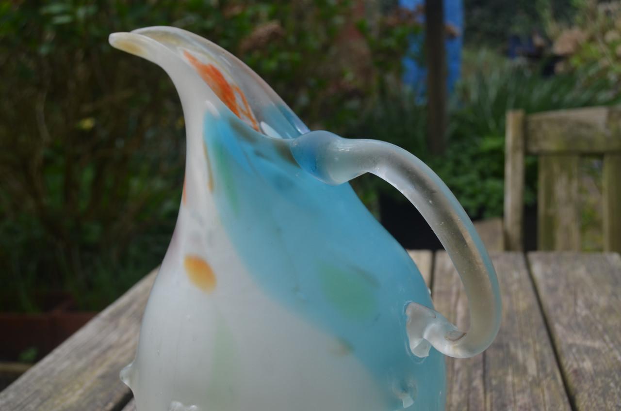 Fraaie glazen Perzische schenkkan / vaas