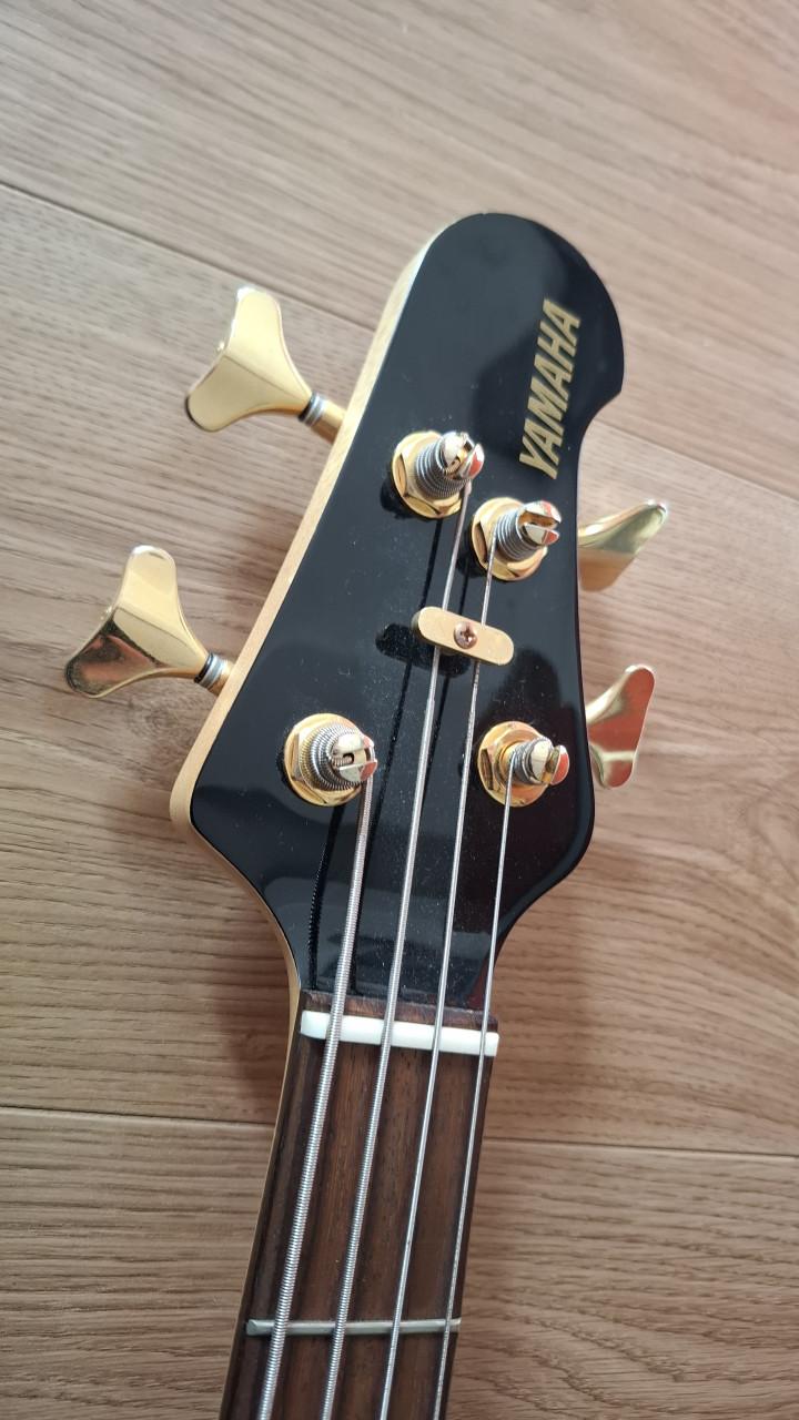 Yamaha basgitaar. Als nieuw, met tas